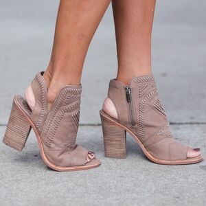 VINCE Camuto-Karinta Open Toe Bootie (8.5)